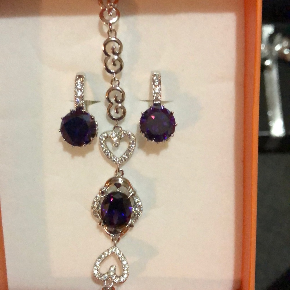 Bracelet and earrings
